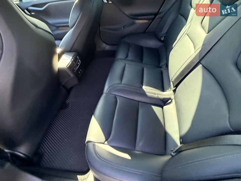 Лифтбек Tesla Model S 2019 в Киеве