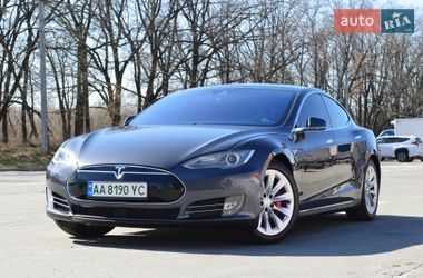 Лифтбек Tesla Model S 2015 в Киеве