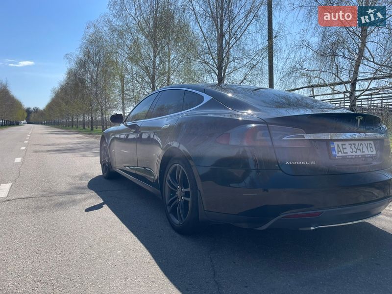 Ліфтбек Tesla Model S 2014 в Дніпрі