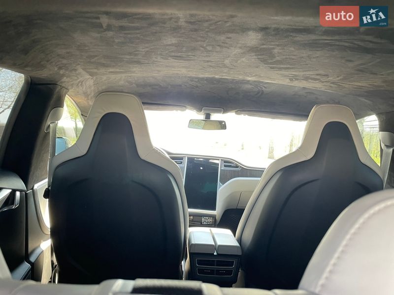 Ліфтбек Tesla Model S 2014 в Дніпрі