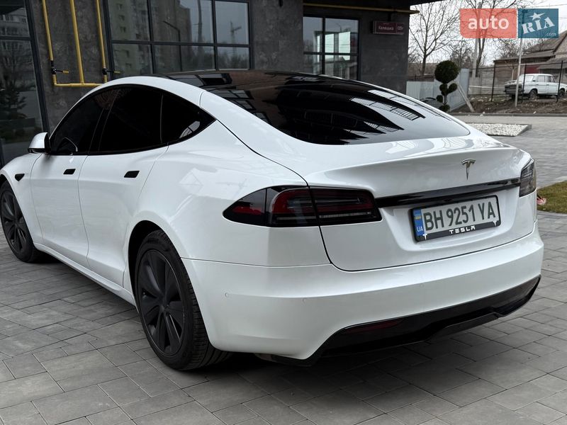 Лифтбек Tesla Model S 2022 в Виннице