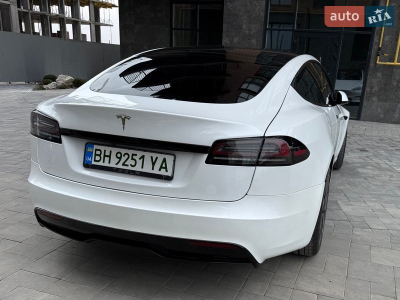 Лифтбек Tesla Model S 2022 в Виннице