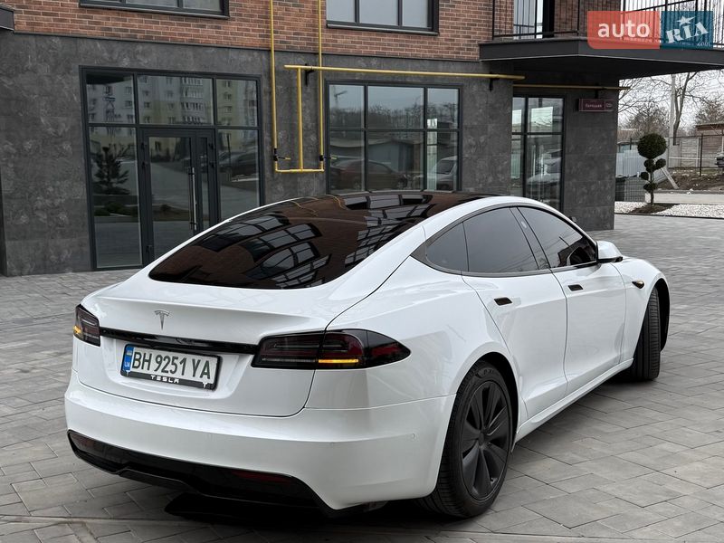 Лифтбек Tesla Model S 2022 в Виннице