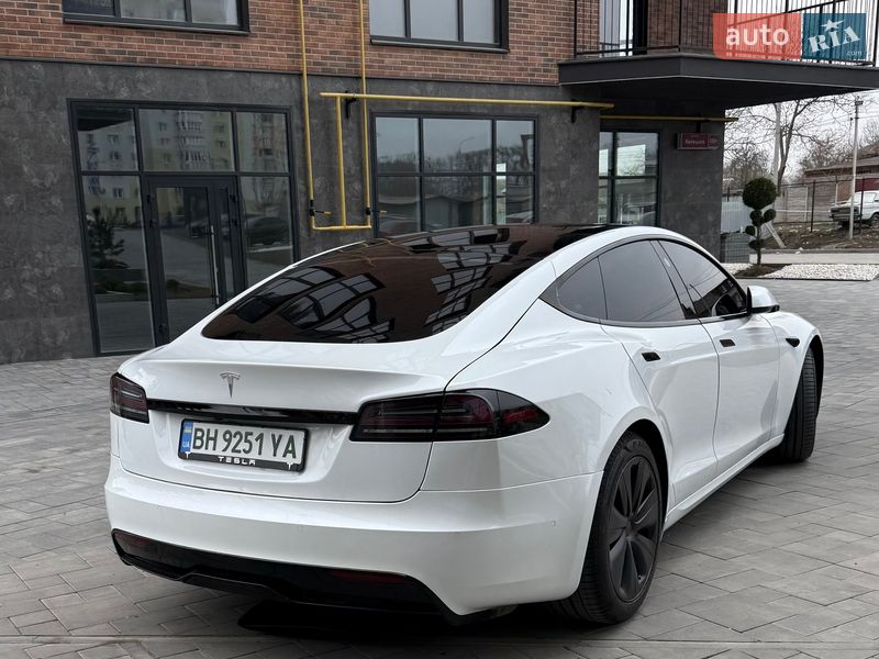 Лифтбек Tesla Model S 2022 в Виннице