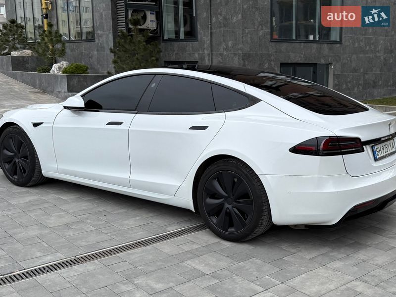 Лифтбек Tesla Model S 2022 в Виннице