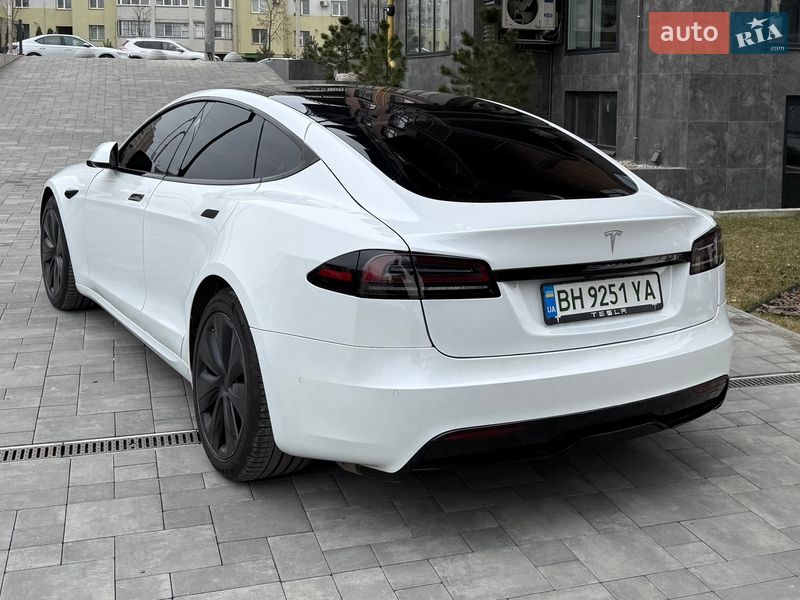 Лифтбек Tesla Model S 2022 в Виннице