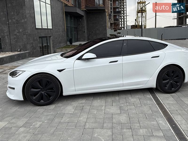 Лифтбек Tesla Model S 2022 в Виннице