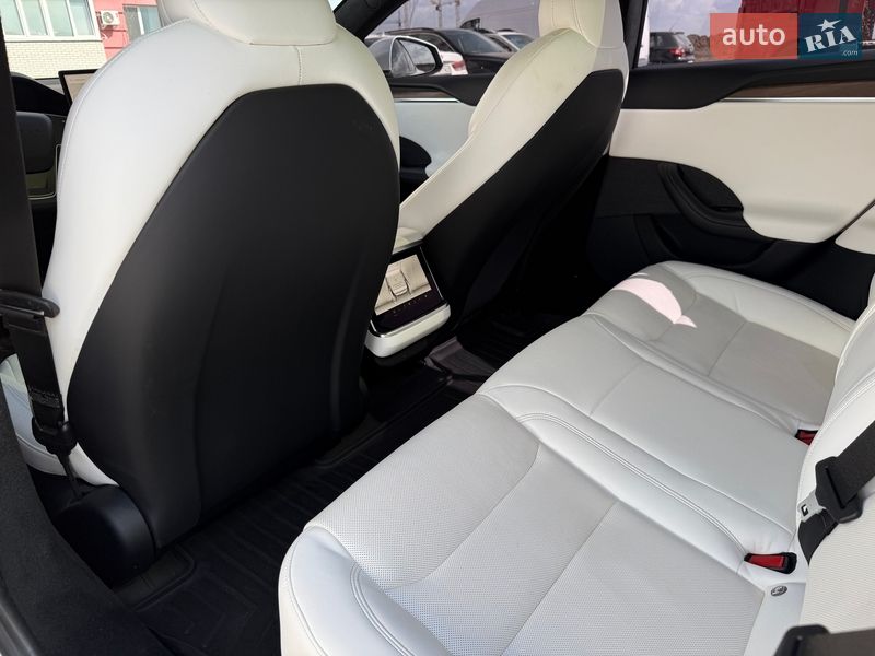 Лифтбек Tesla Model S 2022 в Виннице