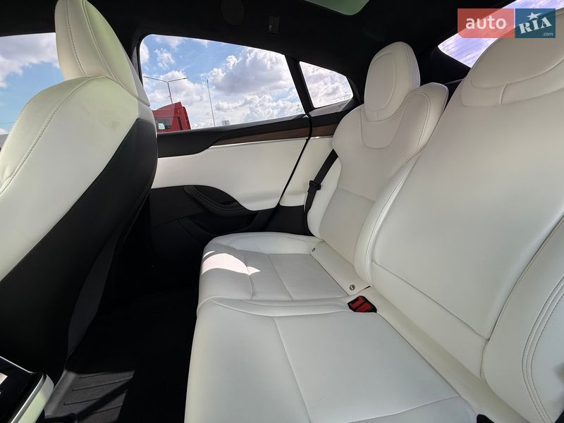 Лифтбек Tesla Model S 2022 в Виннице