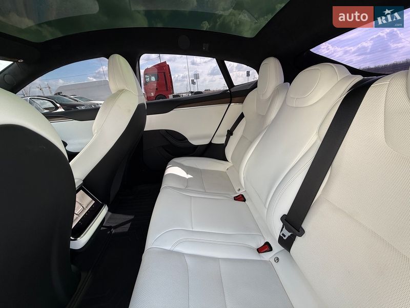Лифтбек Tesla Model S 2022 в Виннице