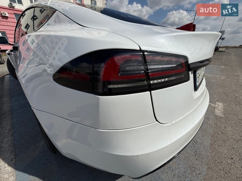 Лифтбек Tesla Model S 2022 в Виннице