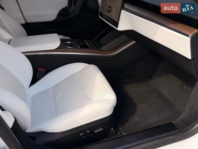 Лифтбек Tesla Model S 2022 в Виннице