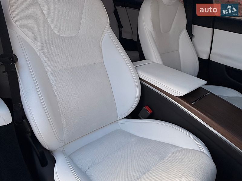 Лифтбек Tesla Model S 2022 в Виннице