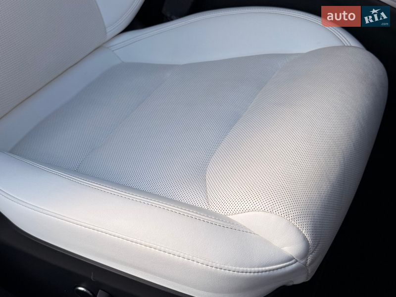 Лифтбек Tesla Model S 2022 в Виннице
