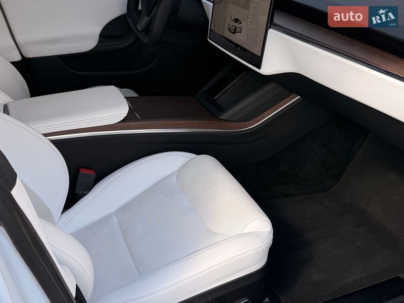 Лифтбек Tesla Model S 2022 в Виннице