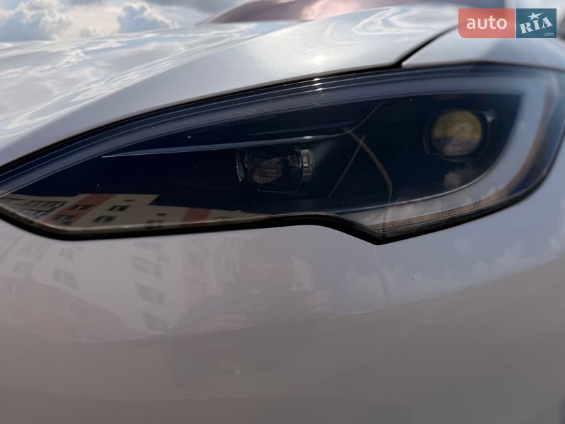 Лифтбек Tesla Model S 2022 в Виннице