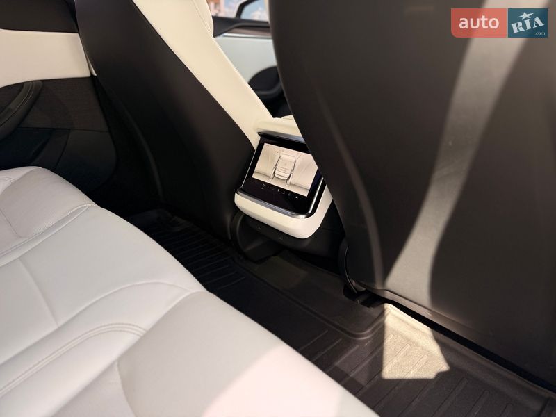 Лифтбек Tesla Model S 2022 в Виннице