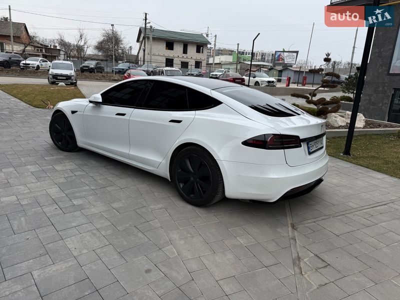 Лифтбек Tesla Model S 2022 в Виннице