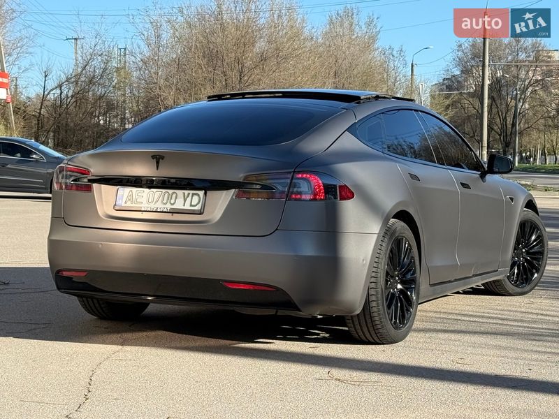 Лифтбек Tesla Model S 2016 в Днепре