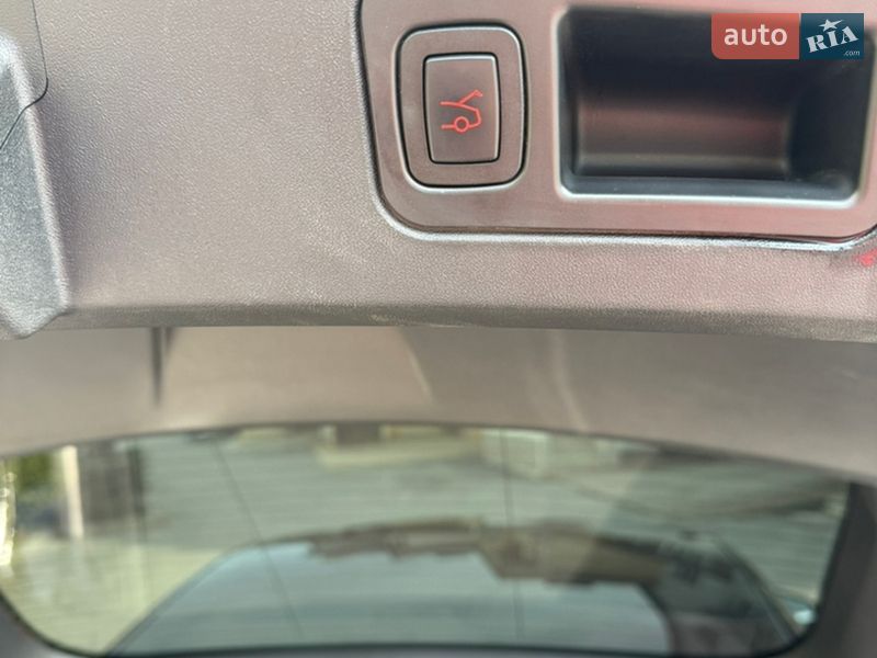 Ліфтбек Tesla Model S 2017 в Вінниці фото 12 Ліфтбек Tesla Model S 2017 в Вінниці