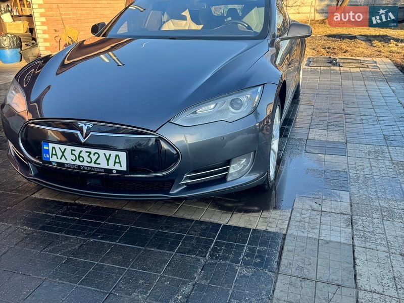 Лифтбек Tesla Model S 2015 в Мерефа
