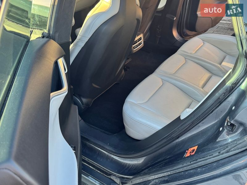 Лифтбек Tesla Model S 2015 в Мерефа