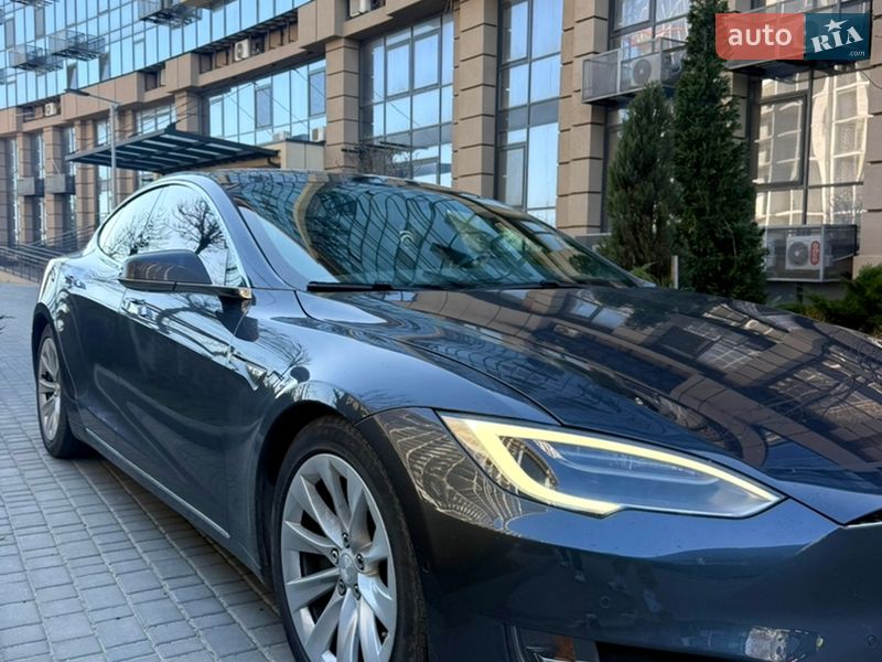 Лифтбек Tesla Model S 2016 в Одессе