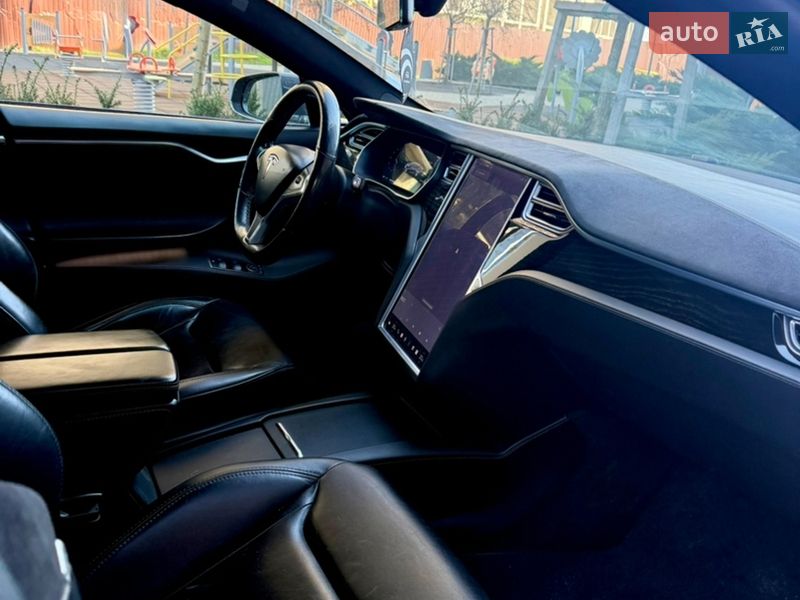 Лифтбек Tesla Model S 2016 в Одессе