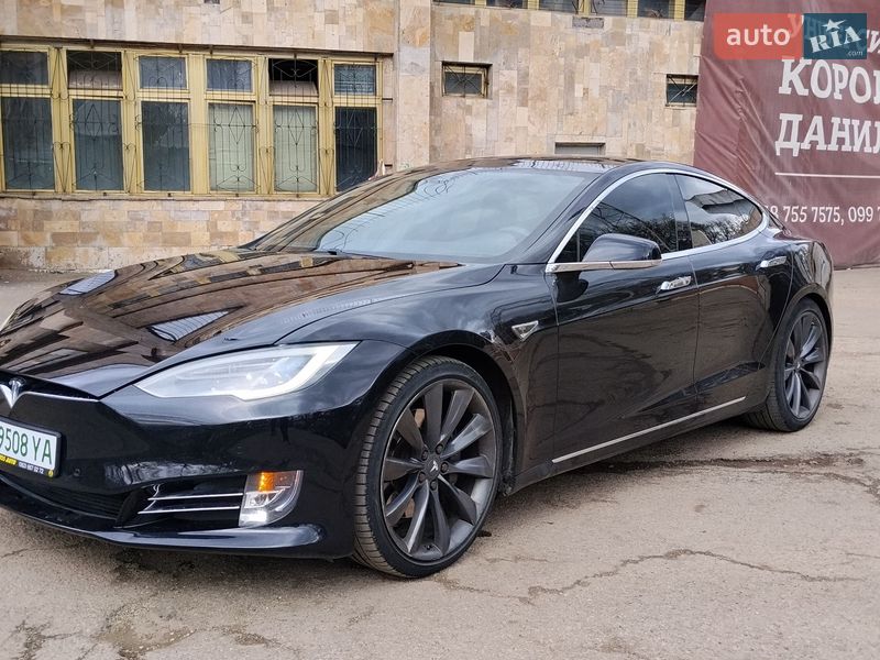 Лифтбек Tesla Model S 2016 в Ивано-Франковске