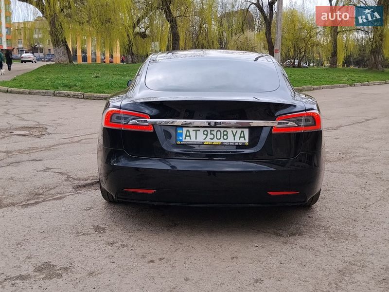 Лифтбек Tesla Model S 2016 в Ивано-Франковске
