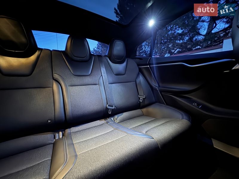 Ліфтбек Tesla Model S 2014 в Києві