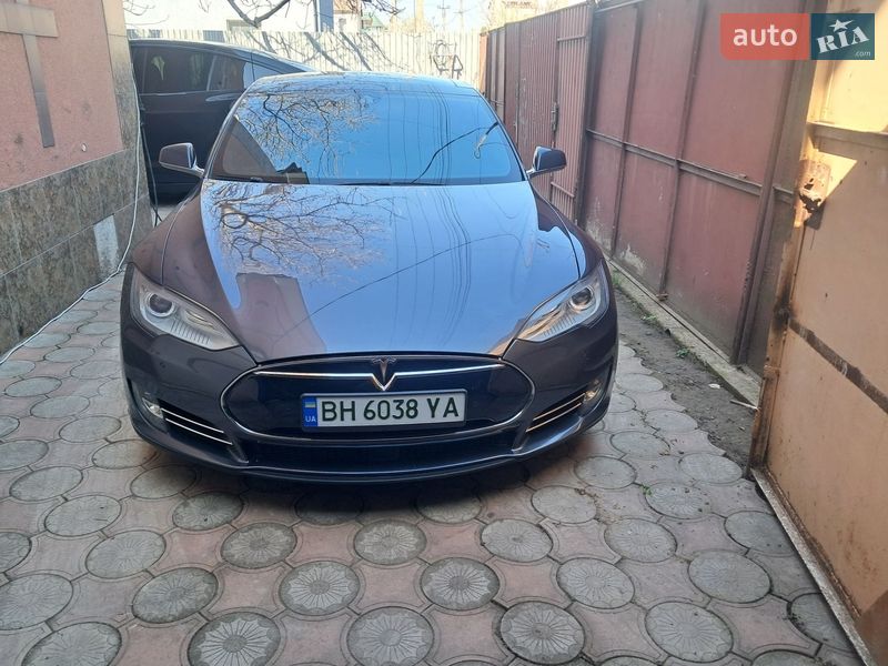 Лифтбек Tesla Model S 2015 в Одессе