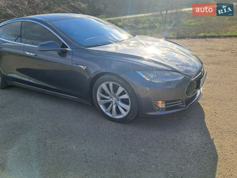 Лифтбек Tesla Model S 2015 в Одессе