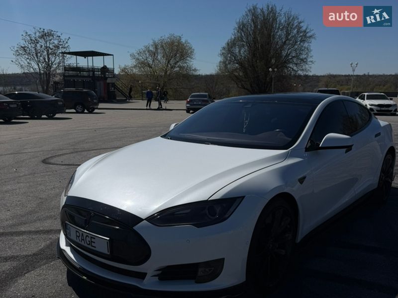 Лифтбек Tesla Model S 2015 в Запорожье фото 10 Лифтбек Tesla Model S 2015 в Запорожье