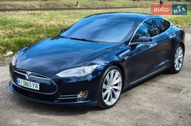 Ліфтбек Tesla Model S 2015 в Києві