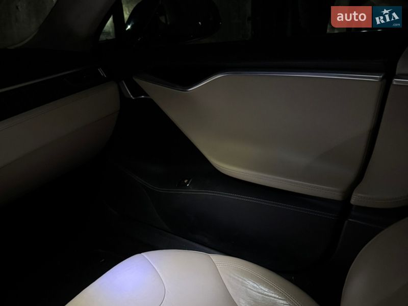 Ліфтбек Tesla Model S 2013 в Одесі