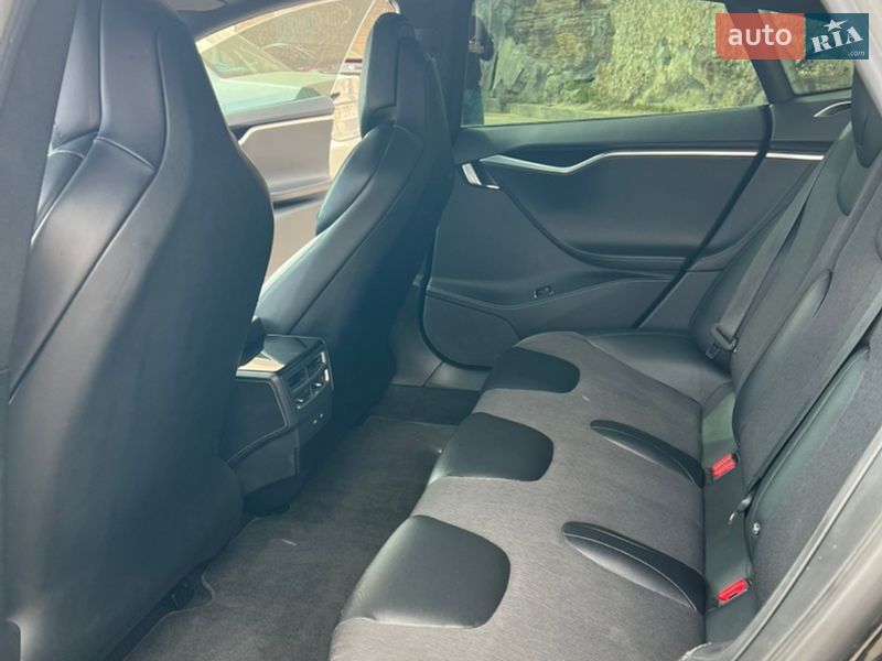 Ліфтбек Tesla Model S 2017 в Одесі