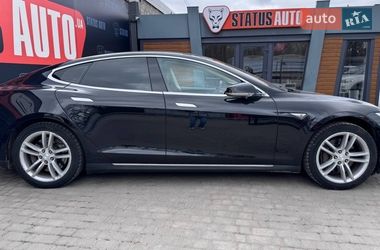 Лифтбек Tesla Model S 2015 в Виннице