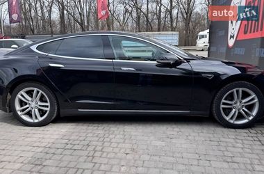 Лифтбек Tesla Model S 2015 в Виннице