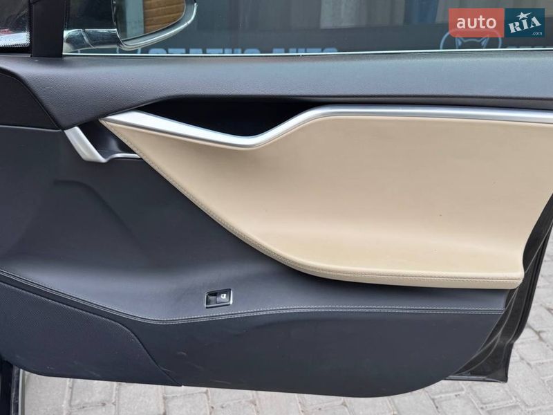 Ліфтбек Tesla Model S 2015 в Вінниці фото 32 Ліфтбек Tesla Model S 2015 в Вінниці
