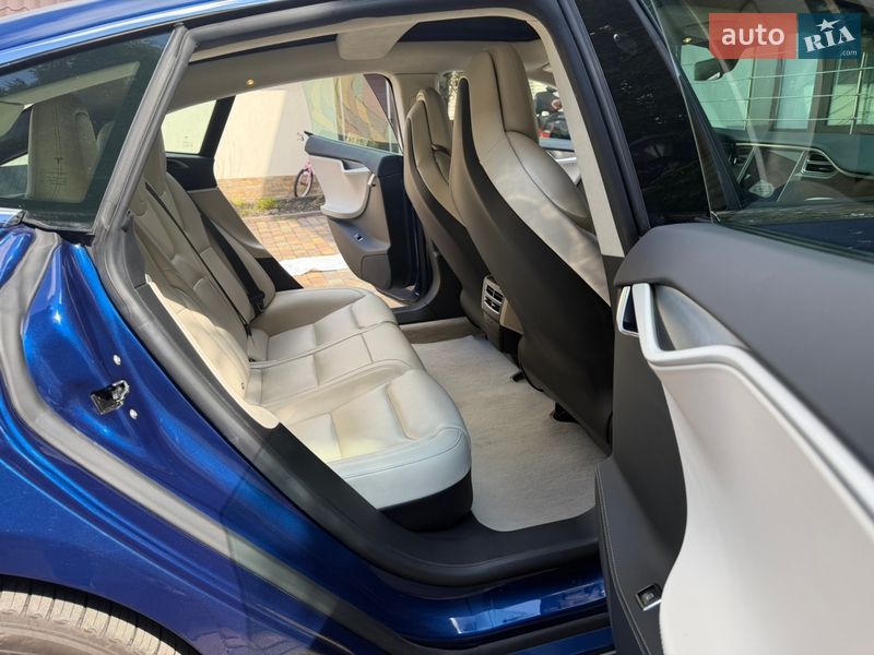 Лифтбек Tesla Model S 2018 в Харькове