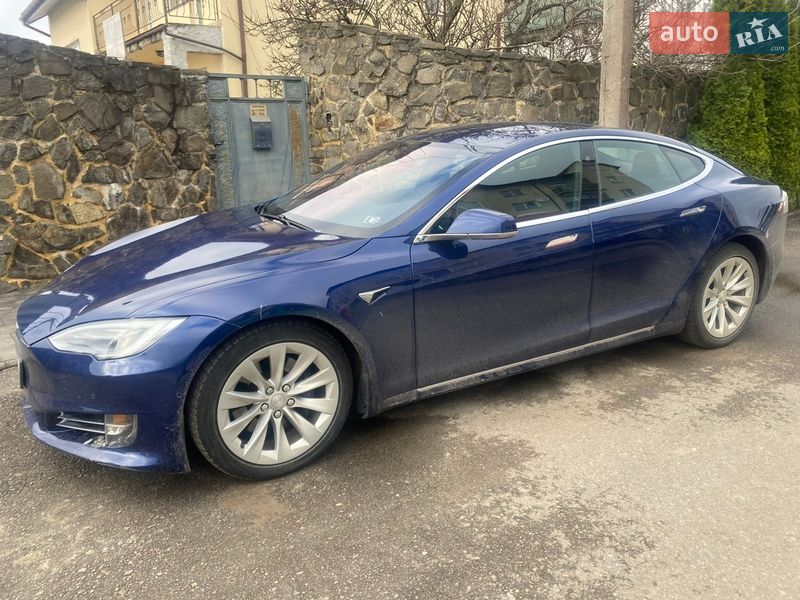Ліфтбек Tesla Model S 2017 в Самборі
