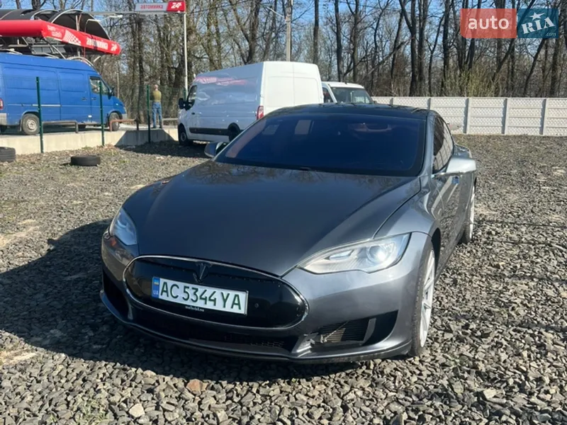 Tesla Model S 2013
