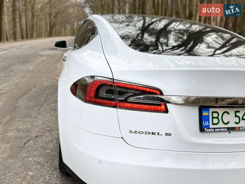 Ліфтбек Tesla Model S 2015 в Кропивницькому