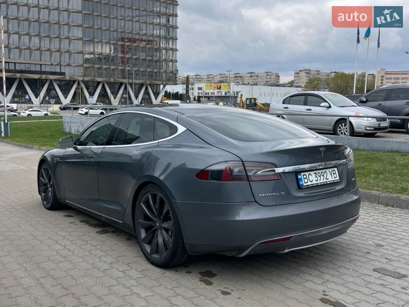 Ліфтбек Tesla Model S 2013 в Львові