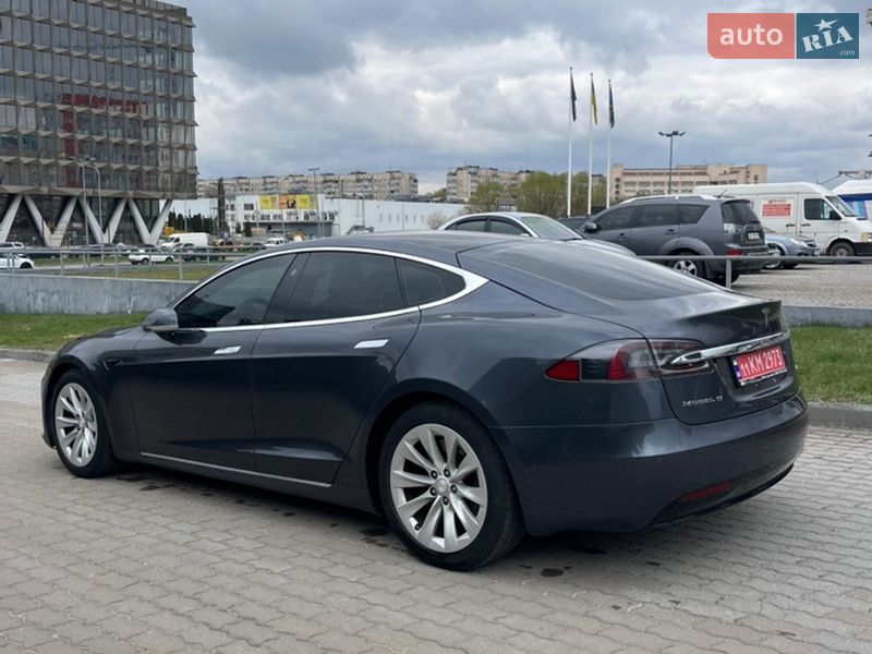 Лифтбек Tesla Model S 2017 в Львове