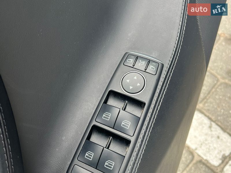 Лифтбек Tesla Model S 2017 в Львове