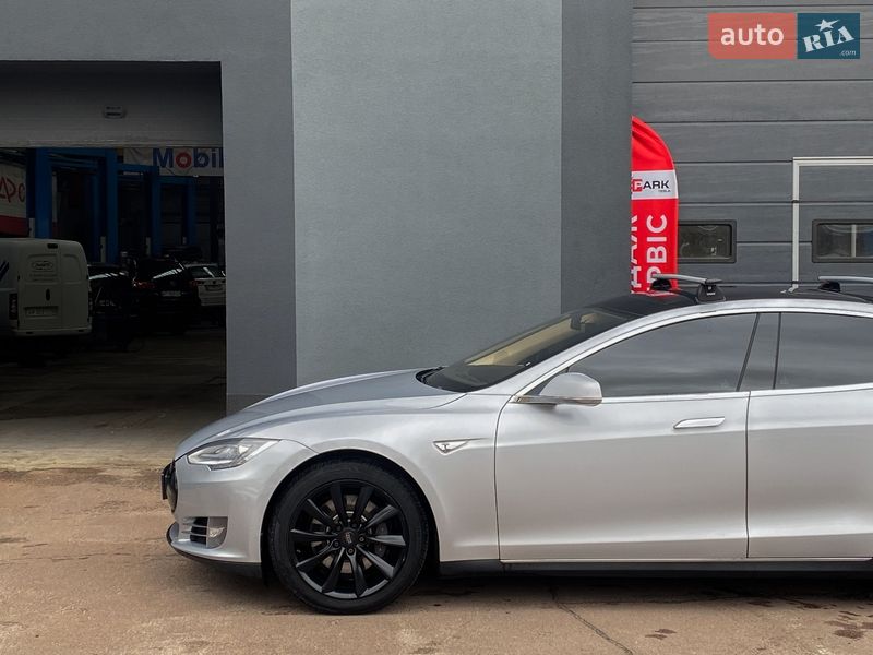 Лифтбек Tesla Model S 2013 в Киеве