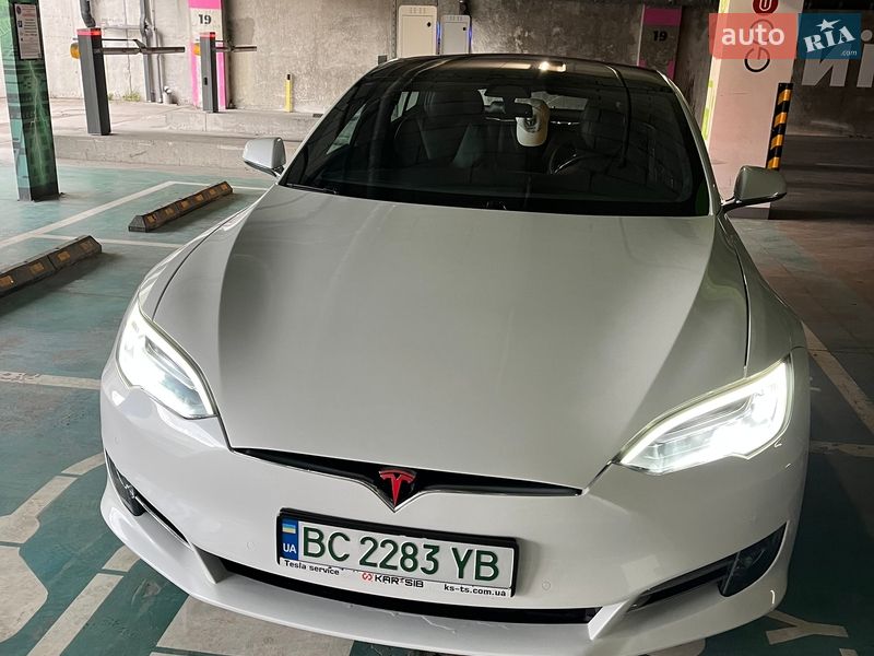 Tesla Model S 2020
