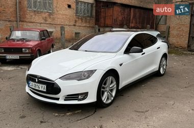 Лифтбек Tesla Model S 2014 в Умани